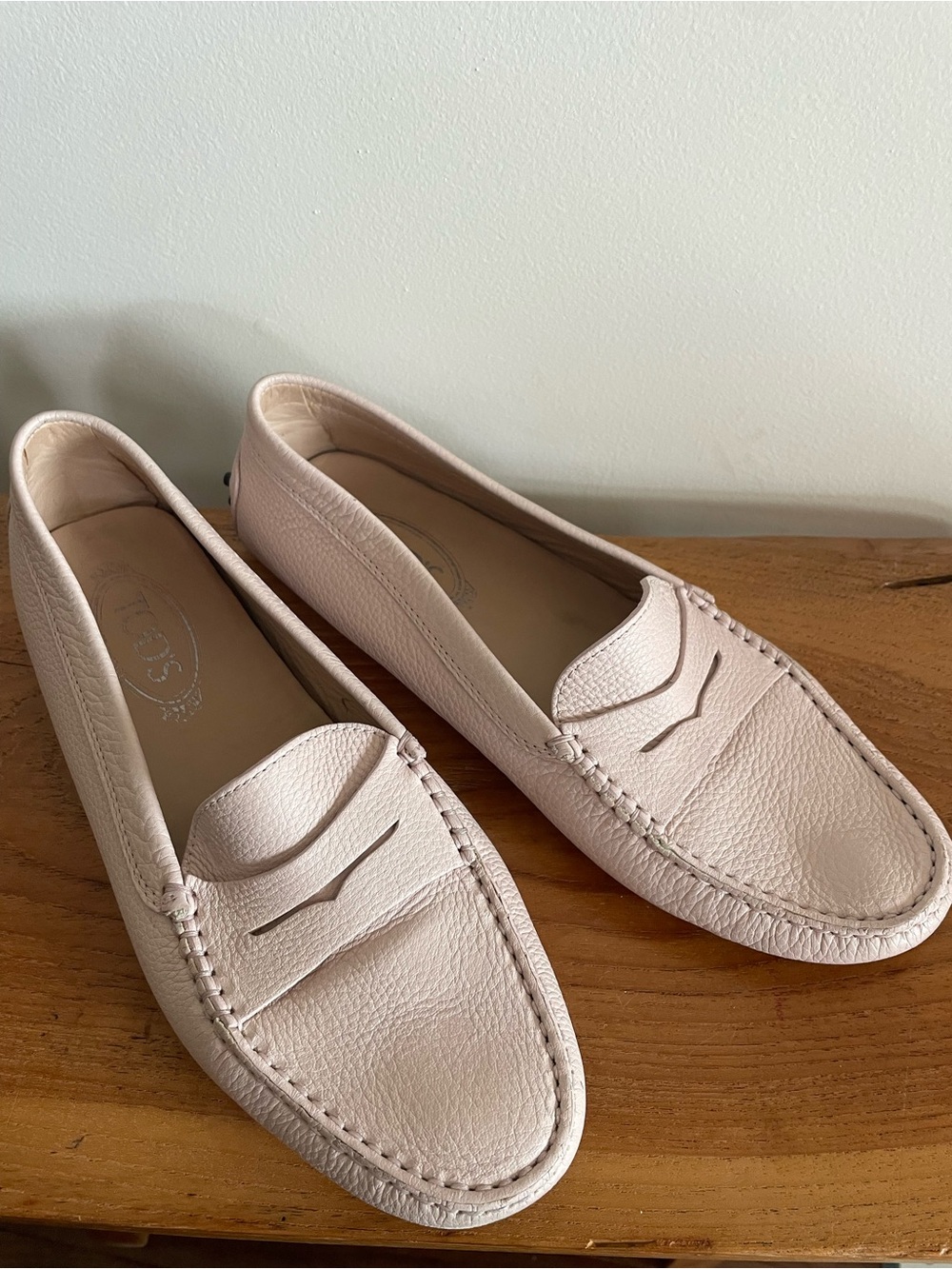 Tod's Gommini driving shoes- light Pink Leather Loafers - Picture 3 of 11